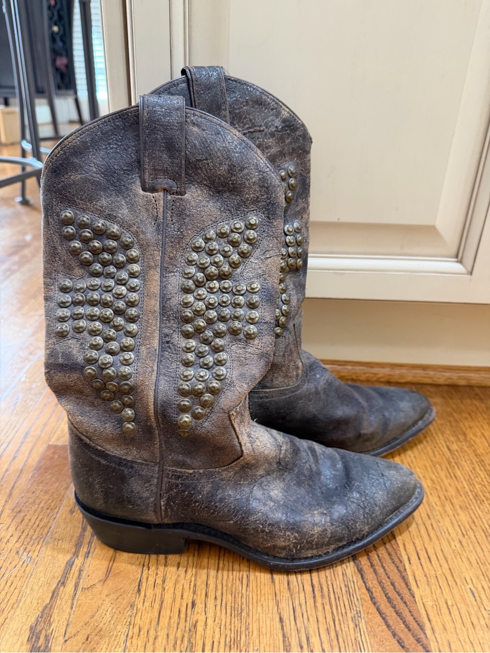 Frye Brown Women’s Studded Brown Distressed Leather Western Boots Sz 8.5
